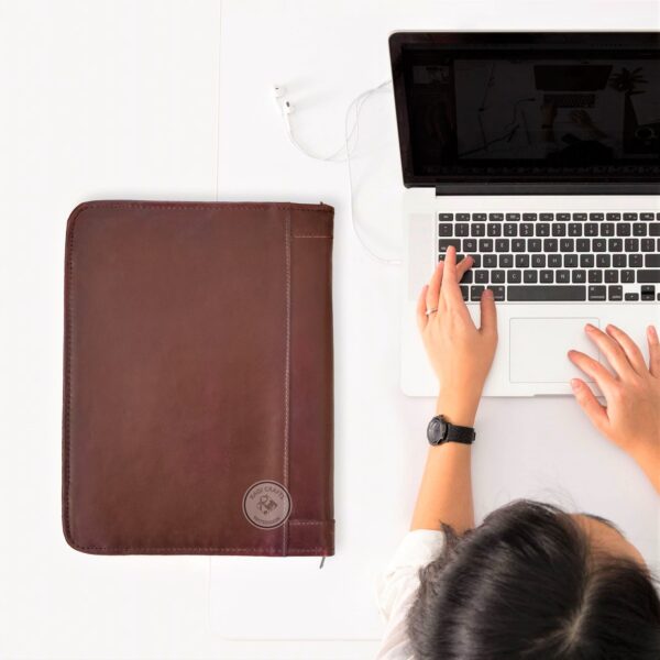Professional Padfolio / Portfolio - Zippered - Image 4